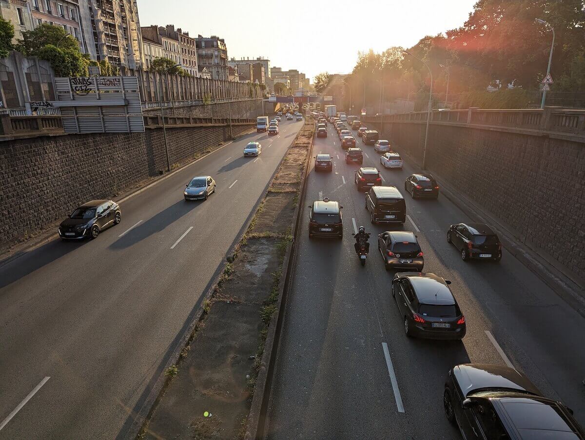La voiture,  à portée de main